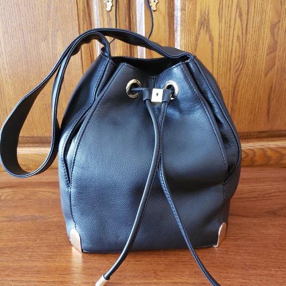 Vince Camuto Handbags - Vince Camuto Bucket Bag!